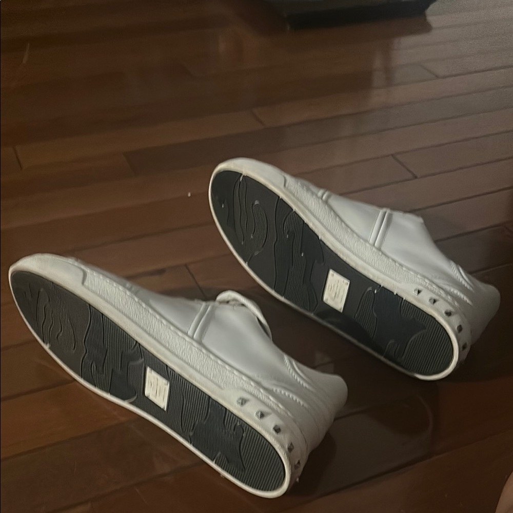 Valentino Garavani Rockstud Women’s  Classic White Sneakers - Picture 7 of 11